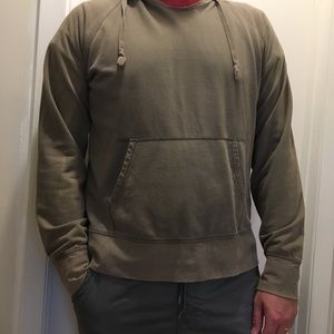 Men’s gray Gap hoodie, so comfy!